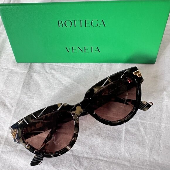 Bottega Veneta Bold Ribbon Cat Eye Sunglasses in Havana & Brown $510 main image 8
